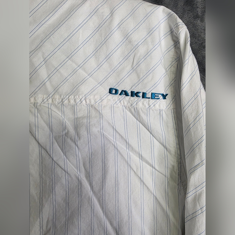 Oakley Men's Long Sleeve Button Down Casual Shirt Size XXL White w Blue Stripe - Picture 6 of 8
